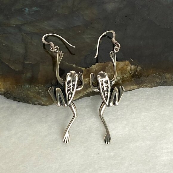 Sterling Silver 925 2.16" Jumping Tree Frog Amphibian Dangle Drop Earrings - Picture 2 of 15